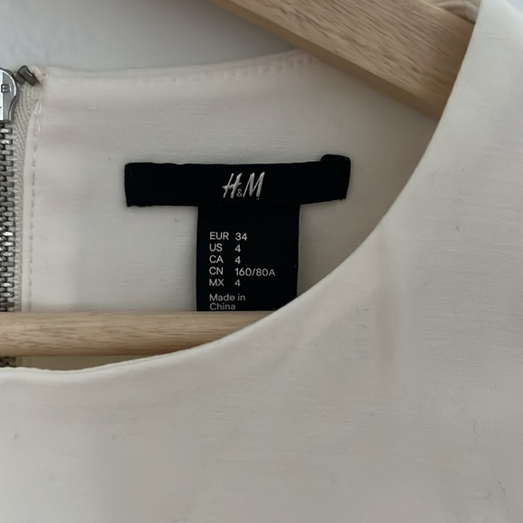 HM t shirt with applications - Picture 2 of 6